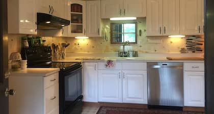Ohio River Manor House<br>Experience the peace and quiet of a country residence!