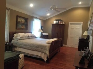 3 Schlafzimmer, Schreibtisch, Bügeleisen/Bügelbrett, kostenloses WLAN