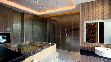 Bañera y ducha independientes, artículos de tocador gratuitos