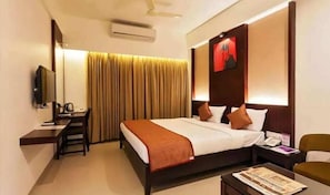 Deluxe Double or Twin Room | Desk, soundproofing, rollaway beds, free WiFi