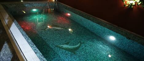 Outdoor pool, open 7:00 AM to 10:00 PM, pool loungers