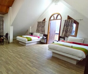 Business Room | Egyptian cotton sheets, premium bedding, blackout drapes, soundproofing