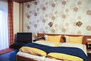 Double Room, Balcony | Cots/infant beds, rollaway beds, free WiFi, bed sheets - Hotel Zum Schneekopf (Suhl)