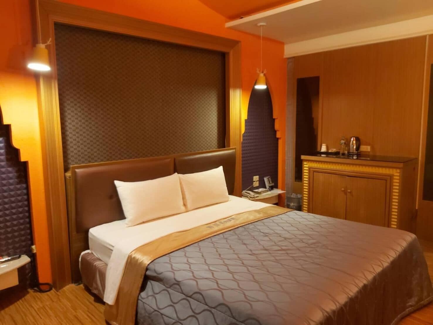 individually decorated, individually furnished, desk, free wifi