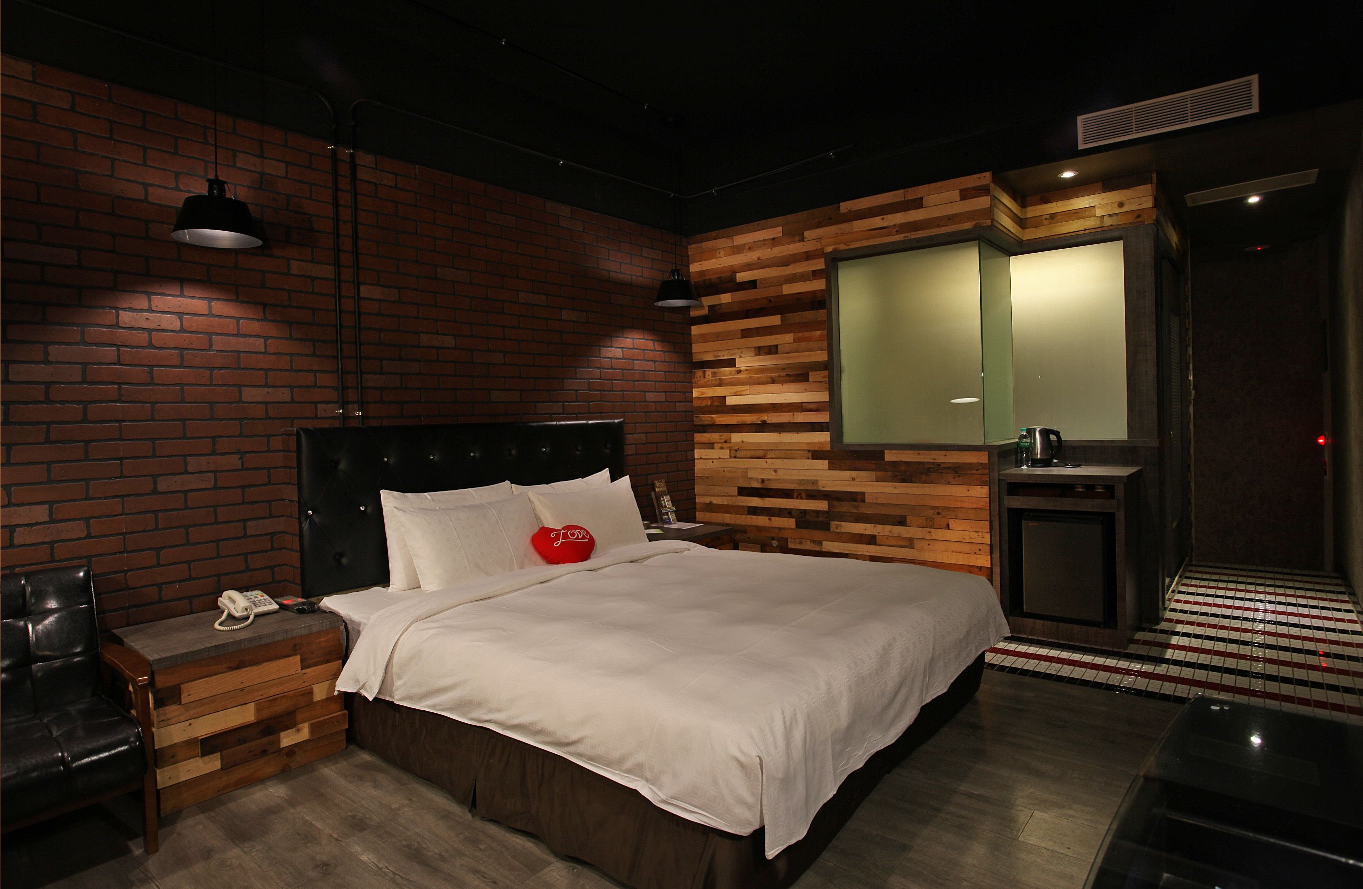 individually decorated, individually furnished, desk, free wifi