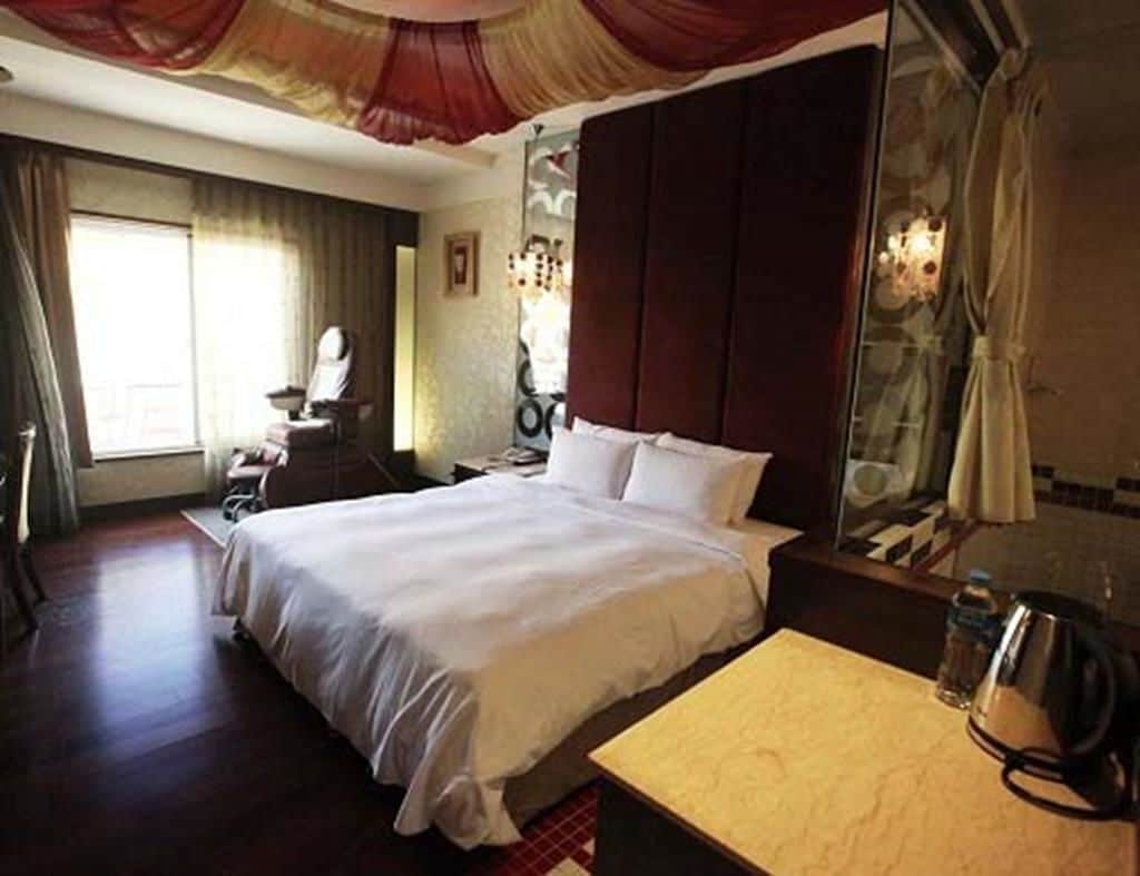 individually decorated, individually furnished, desk, free wifi