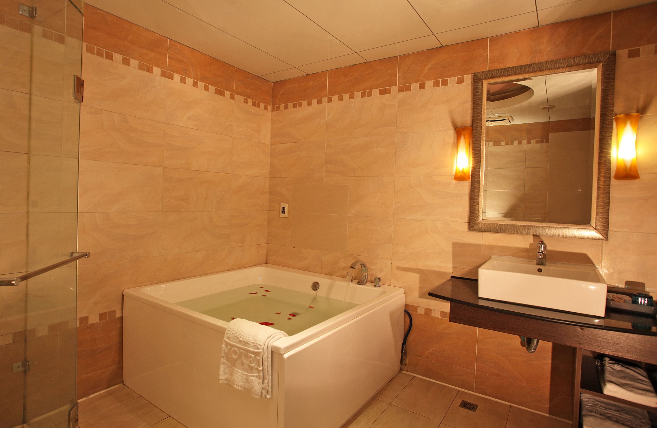 deep-soaking bathtub