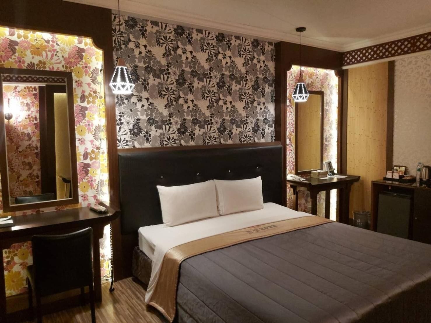 individually decorated, individually furnished, desk, free wifi