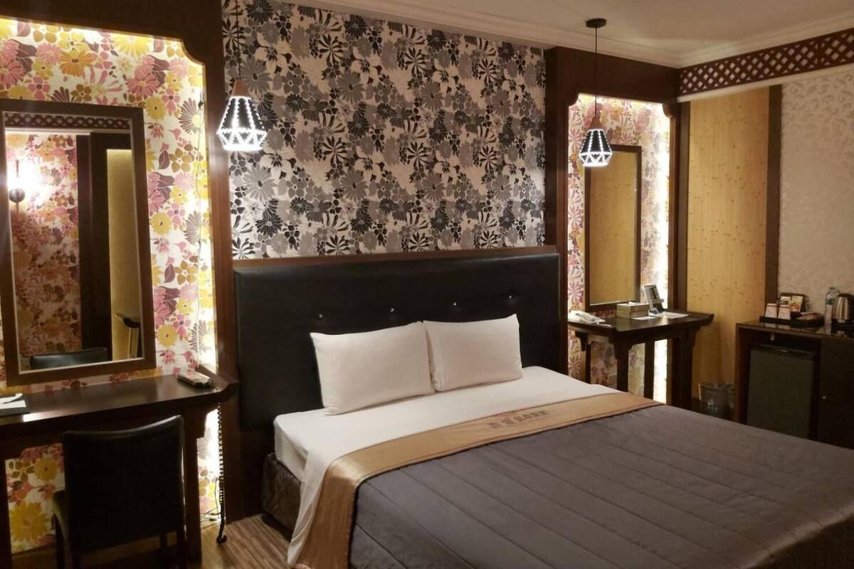 individually decorated, individually furnished, desk, free wifi