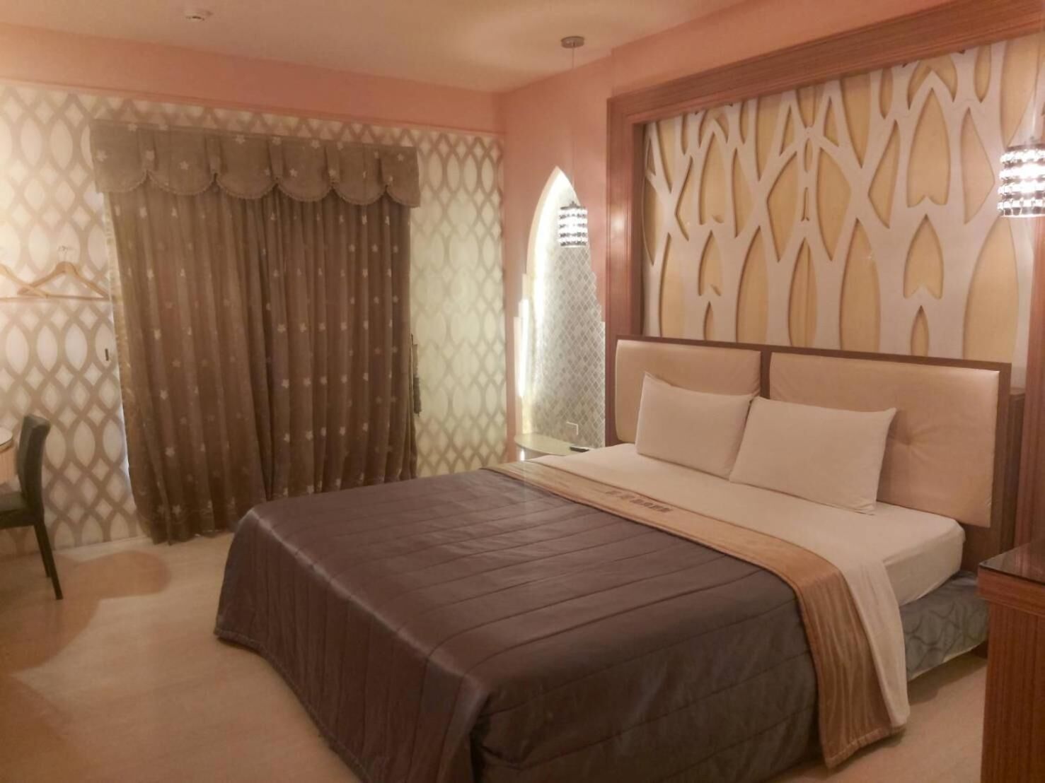 individually decorated, individually furnished, desk, free wifi