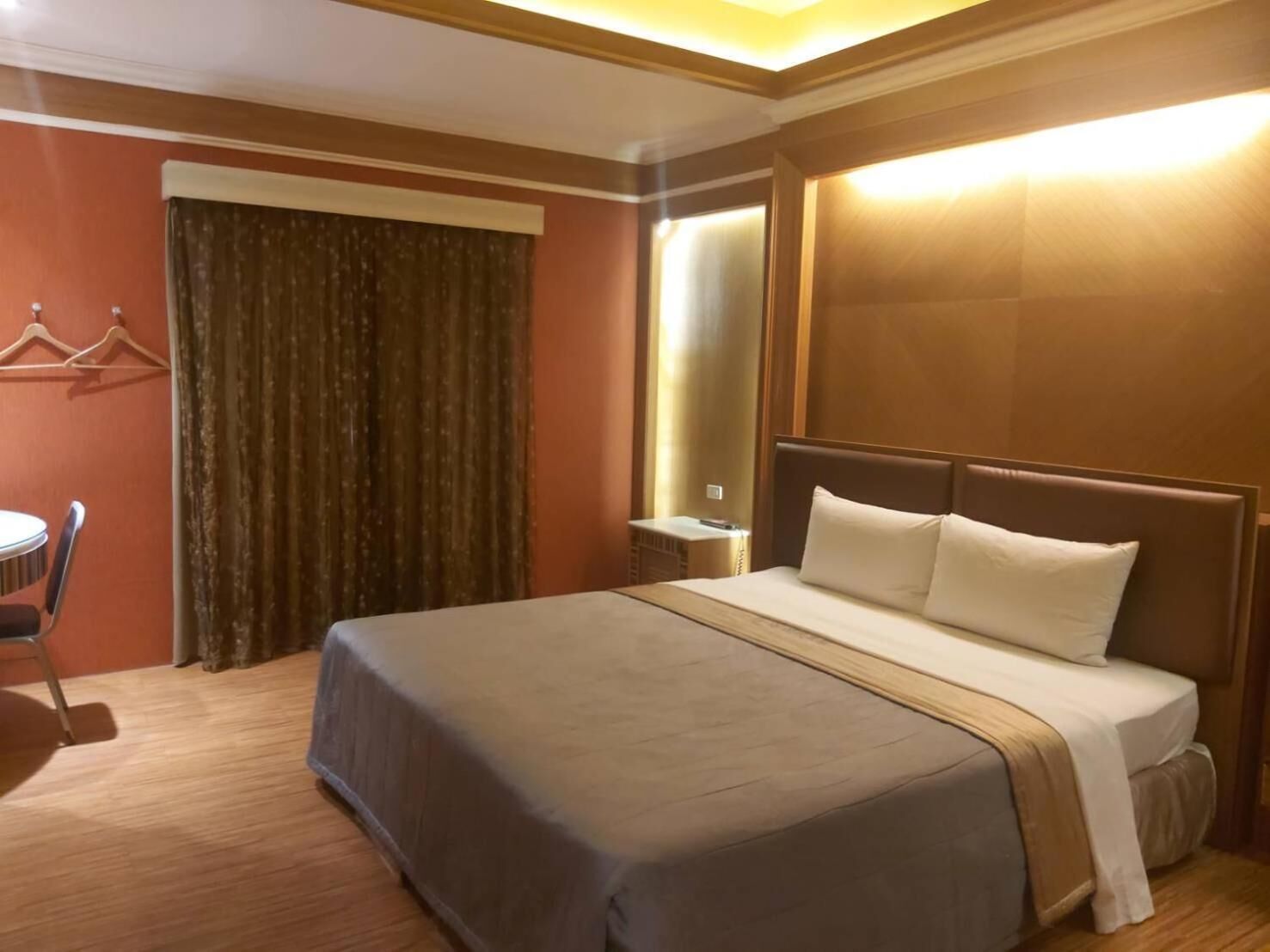 individually decorated, individually furnished, desk, free wifi