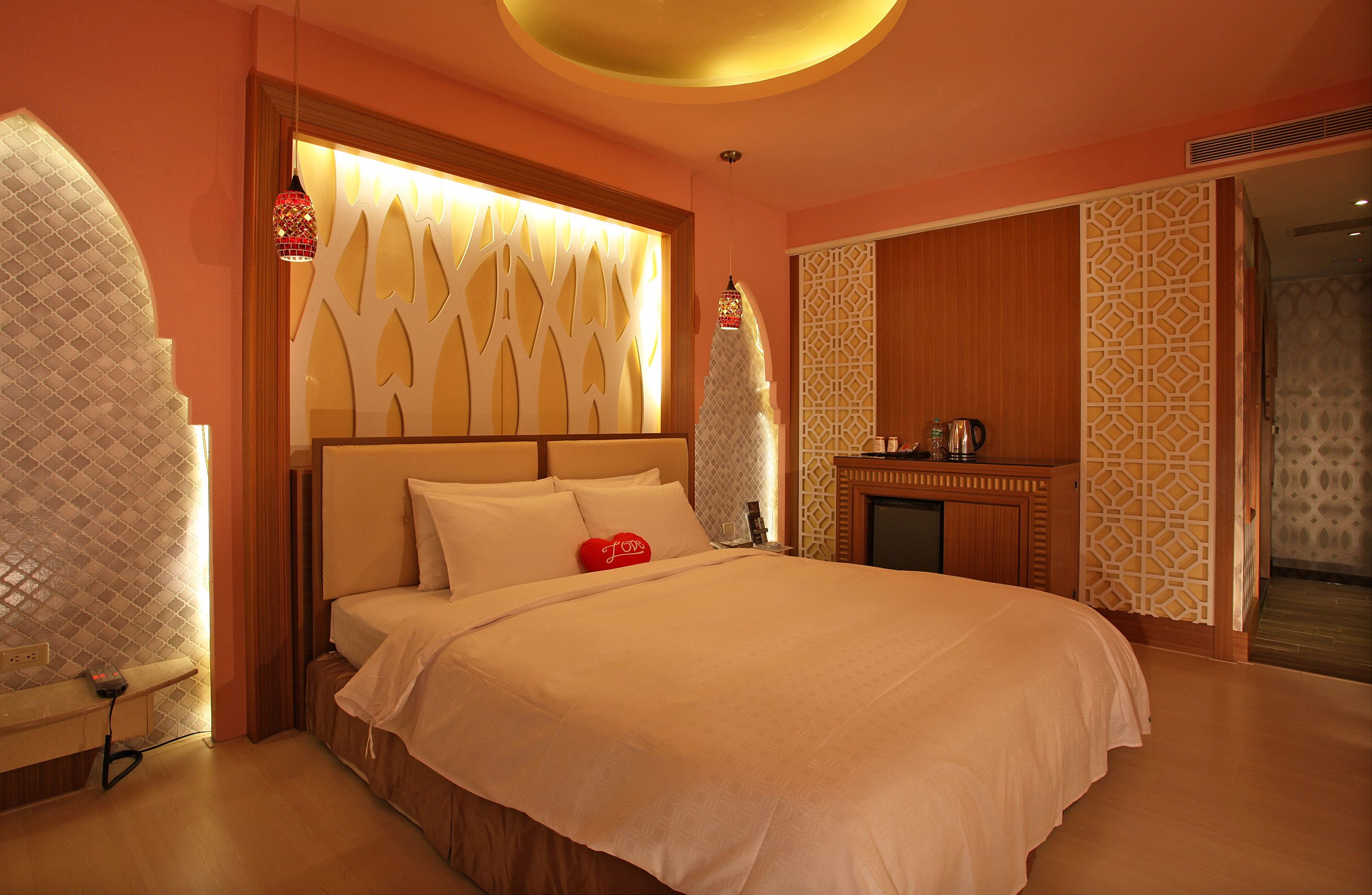 individually decorated, individually furnished, desk, free wifi