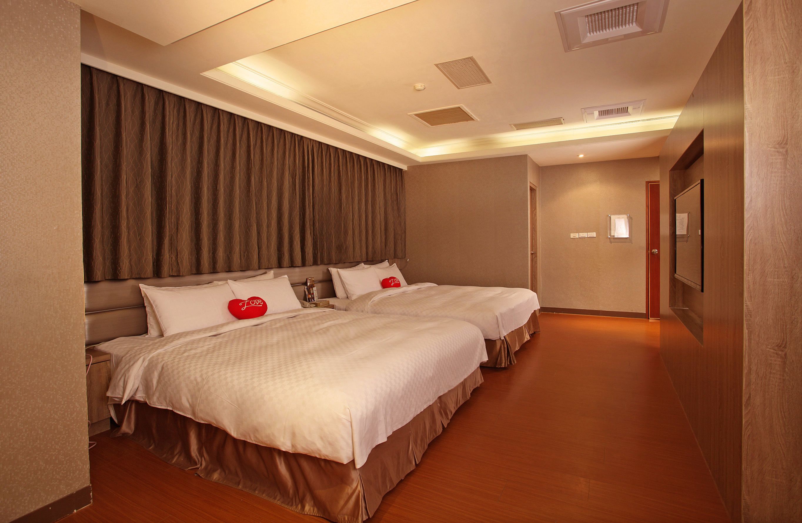 individually decorated, individually furnished, desk, free wifi