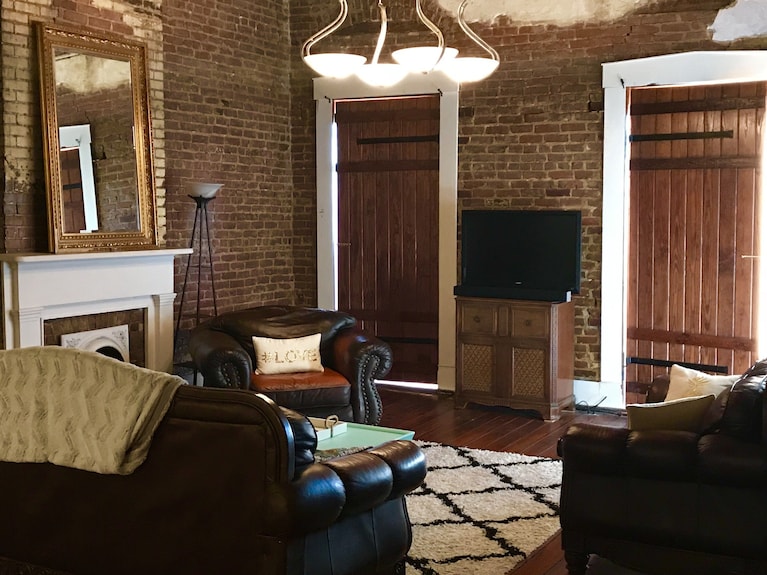 Historic Speak Easy Loft With Water Views In Downtown Vicksburg - Vicksburg, MS