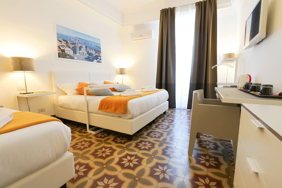 1 bedroom, down duvets, pillow-top beds, in-room safe