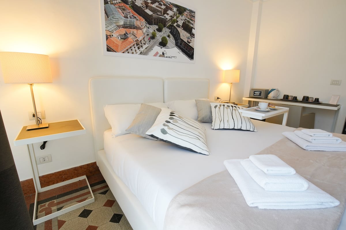 1 bedroom, down duvets, pillow-top beds, in-room safe