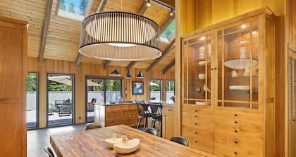 2 Pioneer Home features Brand New Hot Tub and Bikes to Explore Sunriver by RedAwning