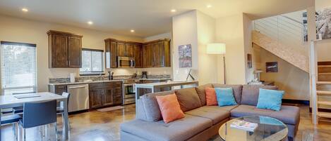 Maison, 2 chambres | Aire de séjour | Téléviseur