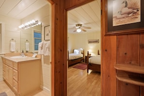 House, 2 Bedrooms | 2 bedrooms, travel cot, free WiFi - Mirror Pond 2 Bedroom Bungalow by RedAwning (Bend)