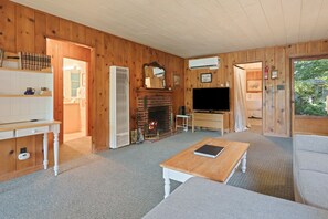 House, 2 Bedrooms | Living area