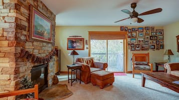 House, 3 Bedrooms | Living room