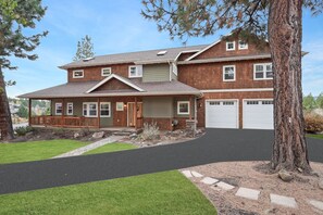 House, 5 Bedrooms | Exterior