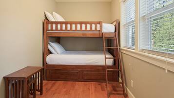 5 bedrooms, iron/ironing board, free WiFi, bed sheets