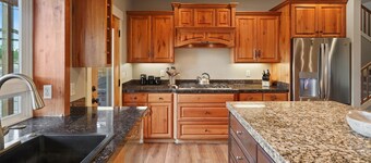 Spacious Five Peaks Home with Soaking Tub and BBQ by RedAwning