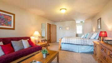 Condo, 1 Bedroom | 1 bedroom, travel cot, free WiFi