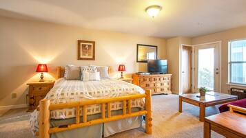 Condo, 1 Bedroom | 1 bedroom, travel cot, free WiFi