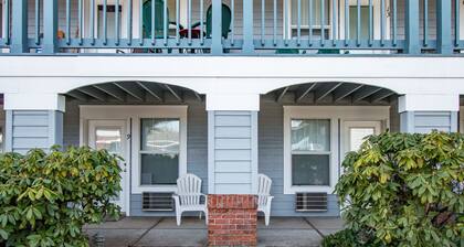 Comfortable 09 Lodge Condo Minutes Away from Downtown Hood River by RedAwning