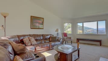 House, 3 Bedrooms | Living area