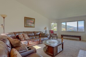 Casa, 3 quartos | Área de estar | Smart TV