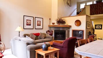 Condo, 3 Bedrooms | Living area