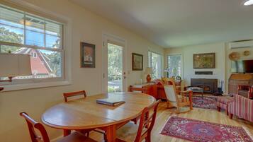 House, 2 Bedrooms | Dining