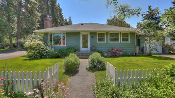 House, 2 Bedrooms | Exterior