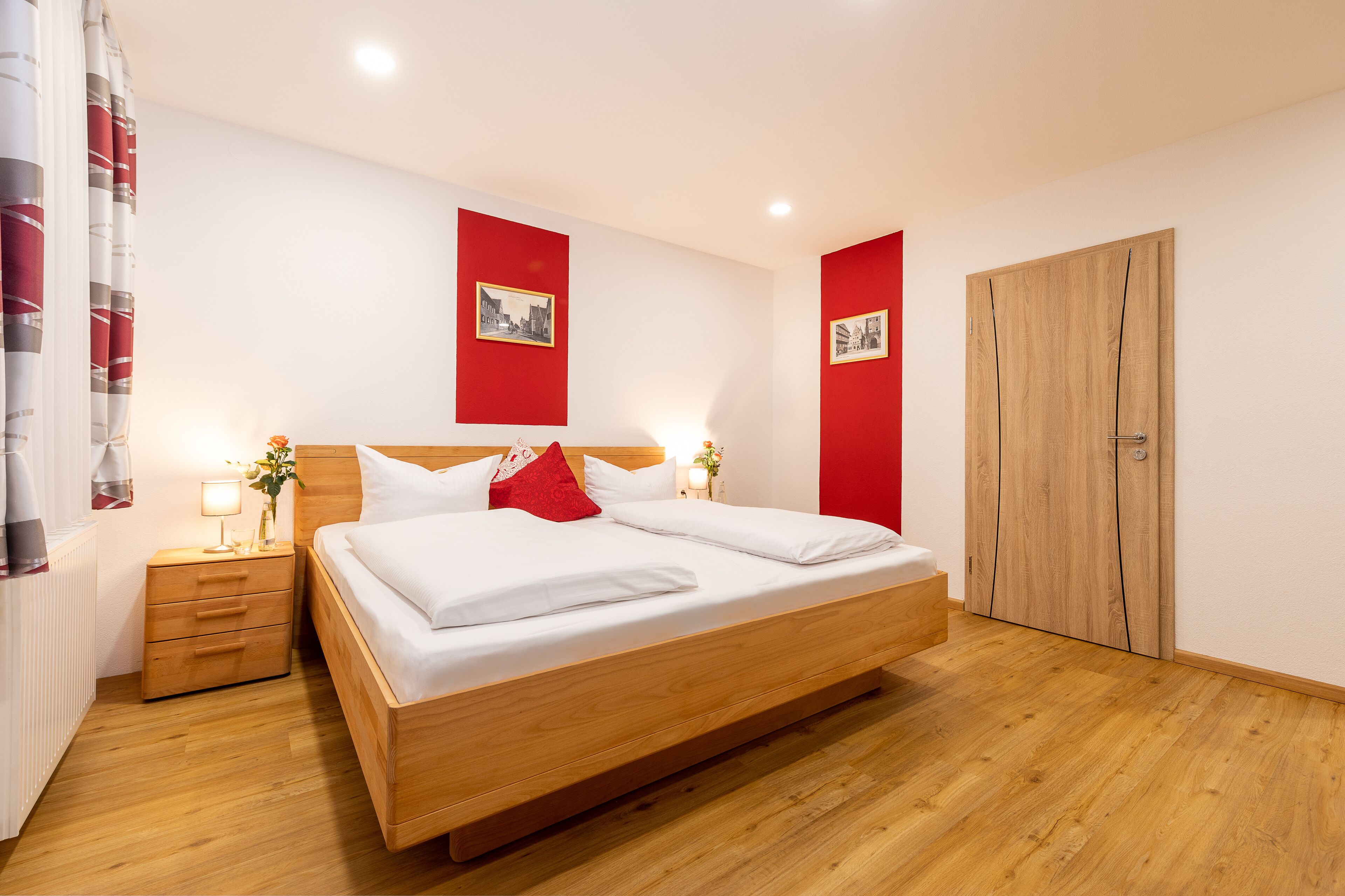 Hypo-allergenic bedding, desk, free WiFi, bed sheets