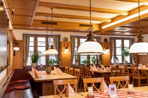 Restaurant - Goldener Hirsch Donauwörth (Donauwoerth)