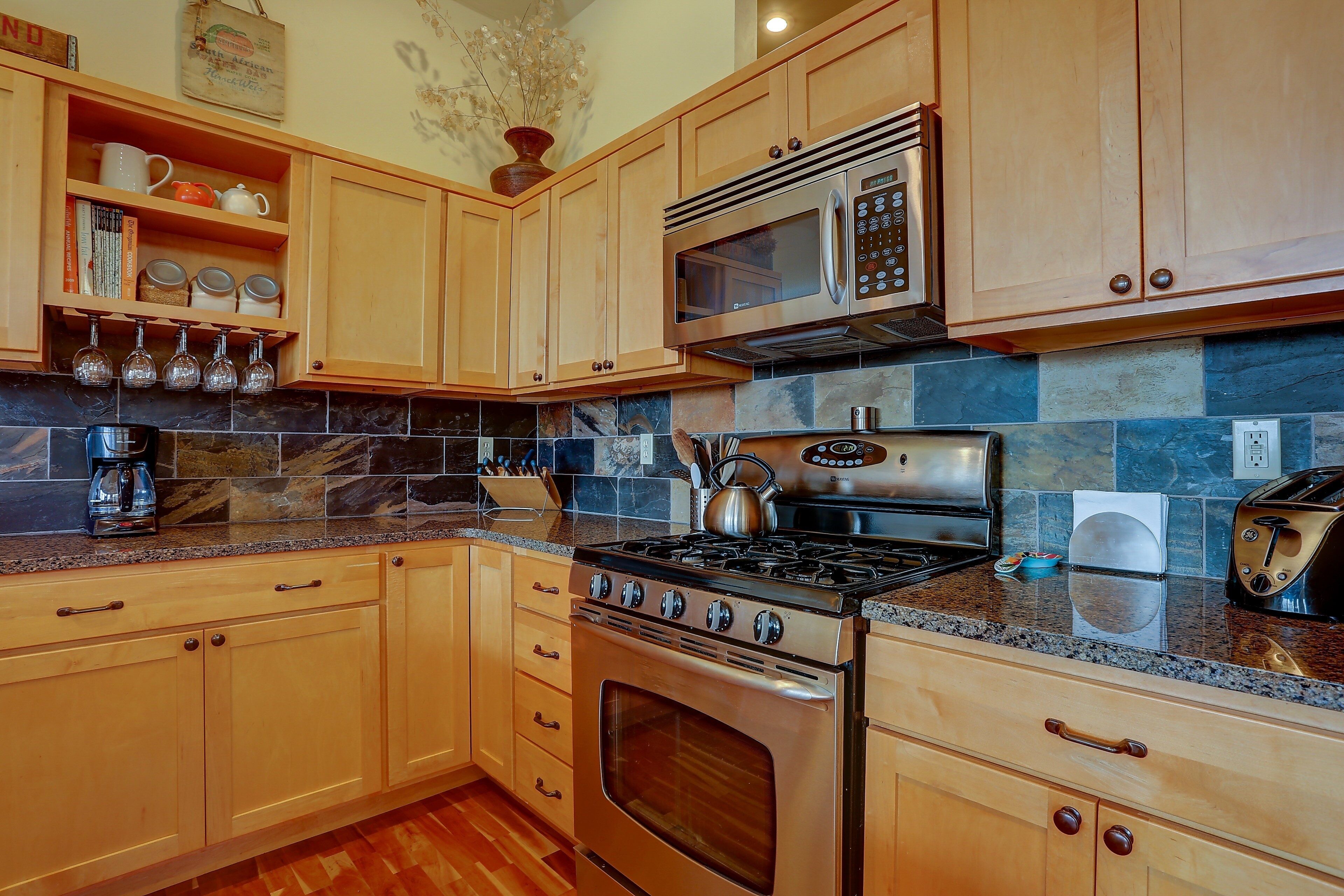 House, 3 Bedrooms | Private kitchen | Coffee/tea maker, fridge, microwave, oven