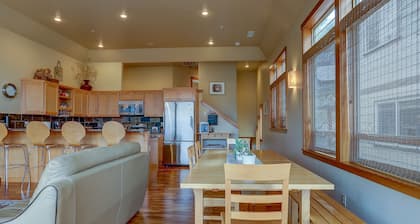 Three Rivers 3 Bedroom Home by RedAwning