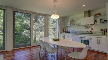 House, 2 Bedrooms | Tempat makan