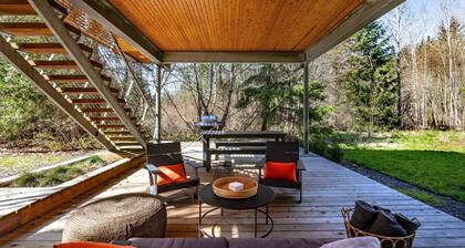 Neal Creek 2 Bedroom Home by RedAwning