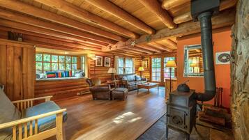 Cabin, 3 Bedrooms | Interior