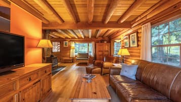 Cabin, 3 Bedrooms | Living area | TV