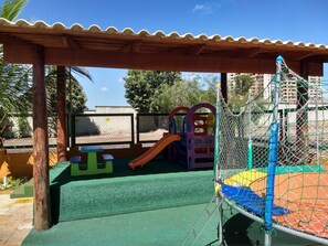 Children's area - Suite in an apartment building with swimming pools and 24-hour reception in Caldas Novas. (Caldas Novas)