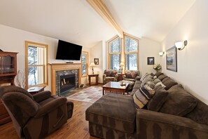 Living area - 9 Hoodoo Home with XBOX 360 and Private Hot Tub by RedAwning (Bend)
