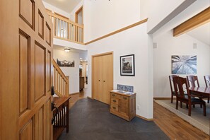 House, 5 Bedrooms | Interior