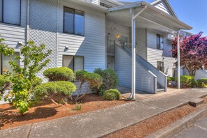 Condo, 1 Bedroom | Exterior - Toro Bravo Condo 5 Minutes Drive to World Class Kitting and Windsurfing Beaches by RedAwning (Hood River)