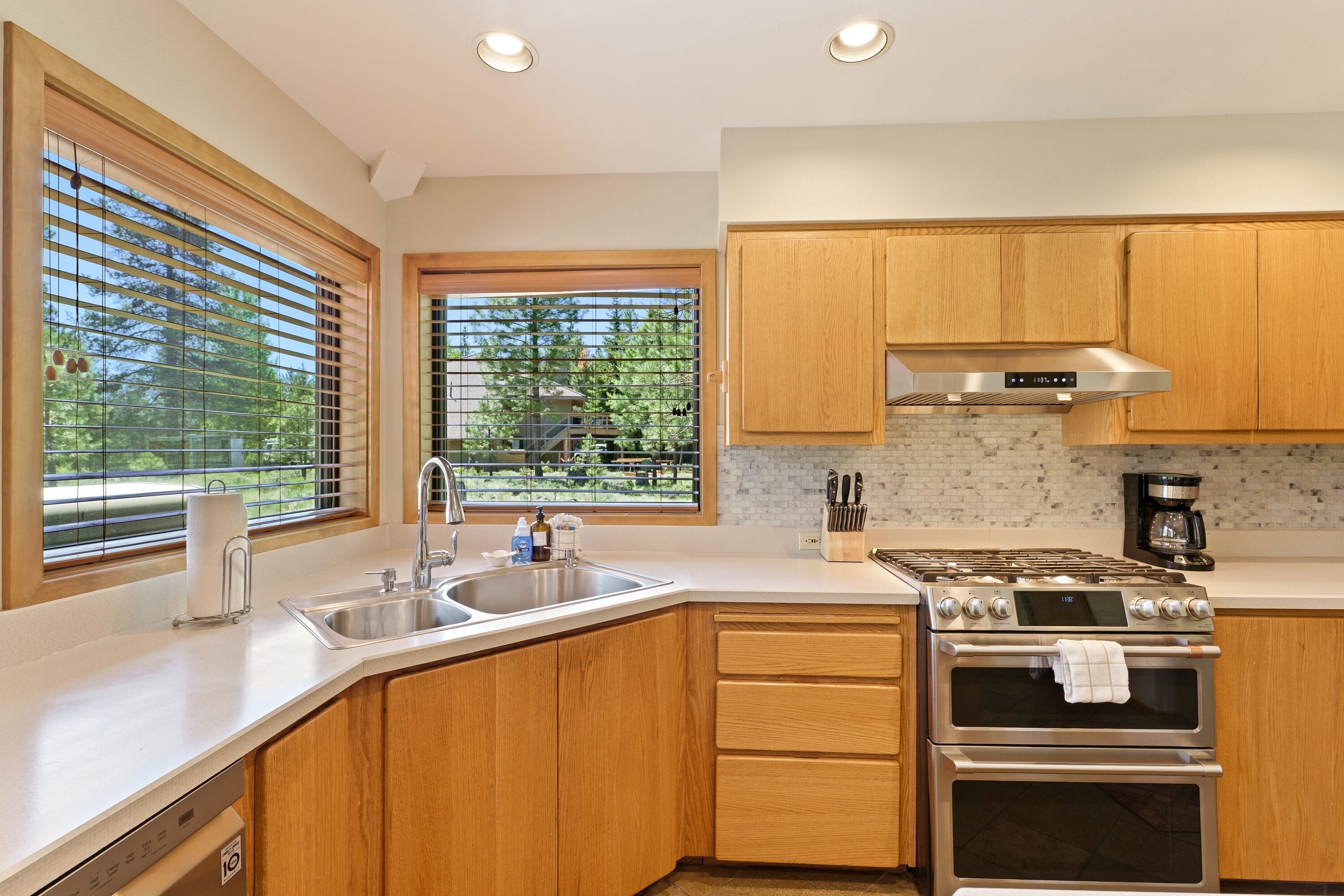 House, 3 Bedrooms | Private kitchen | Fridge, microwave, oven, stovetop