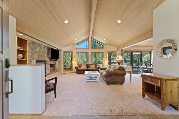 House, 3 Bedrooms | Living area